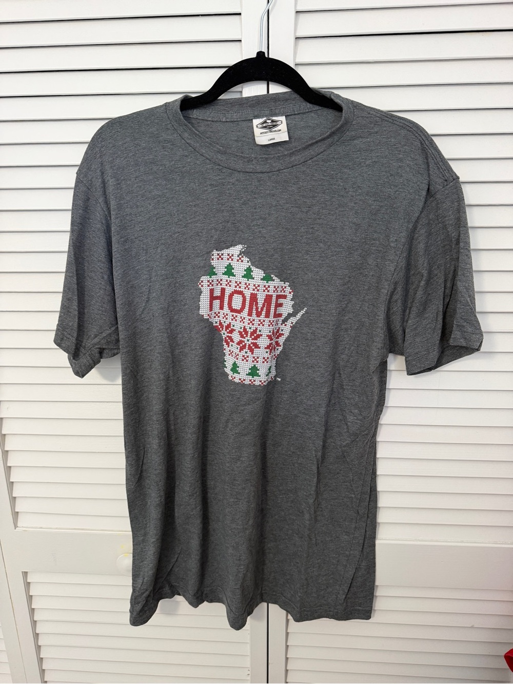 Gray 'Home' Wisconsin Holiday Graphic Tee Size L